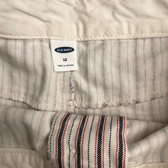Old Navy White Button Up Shorts With Red And Blue Pinstripes, Size 12, 4” Inseam - Picture 4 of 5